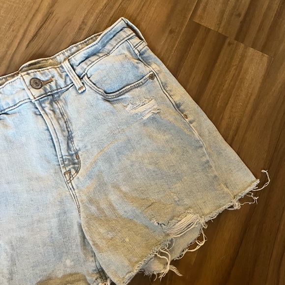 Old Navy Distressed Light Wash Shorts - Picture 3 of 7